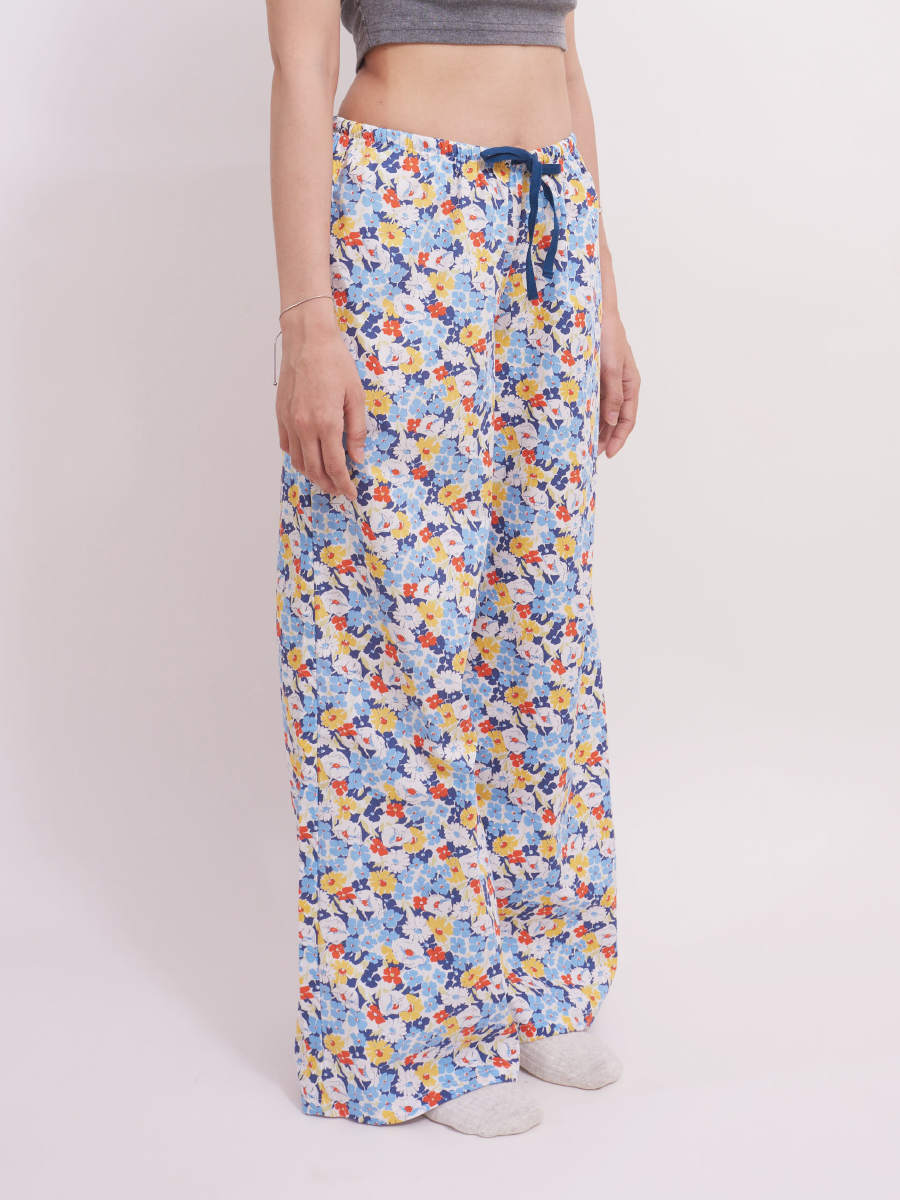 LOW-RISE WIDE-LEG Lounge Pants in Blue Ditsy Floral Print