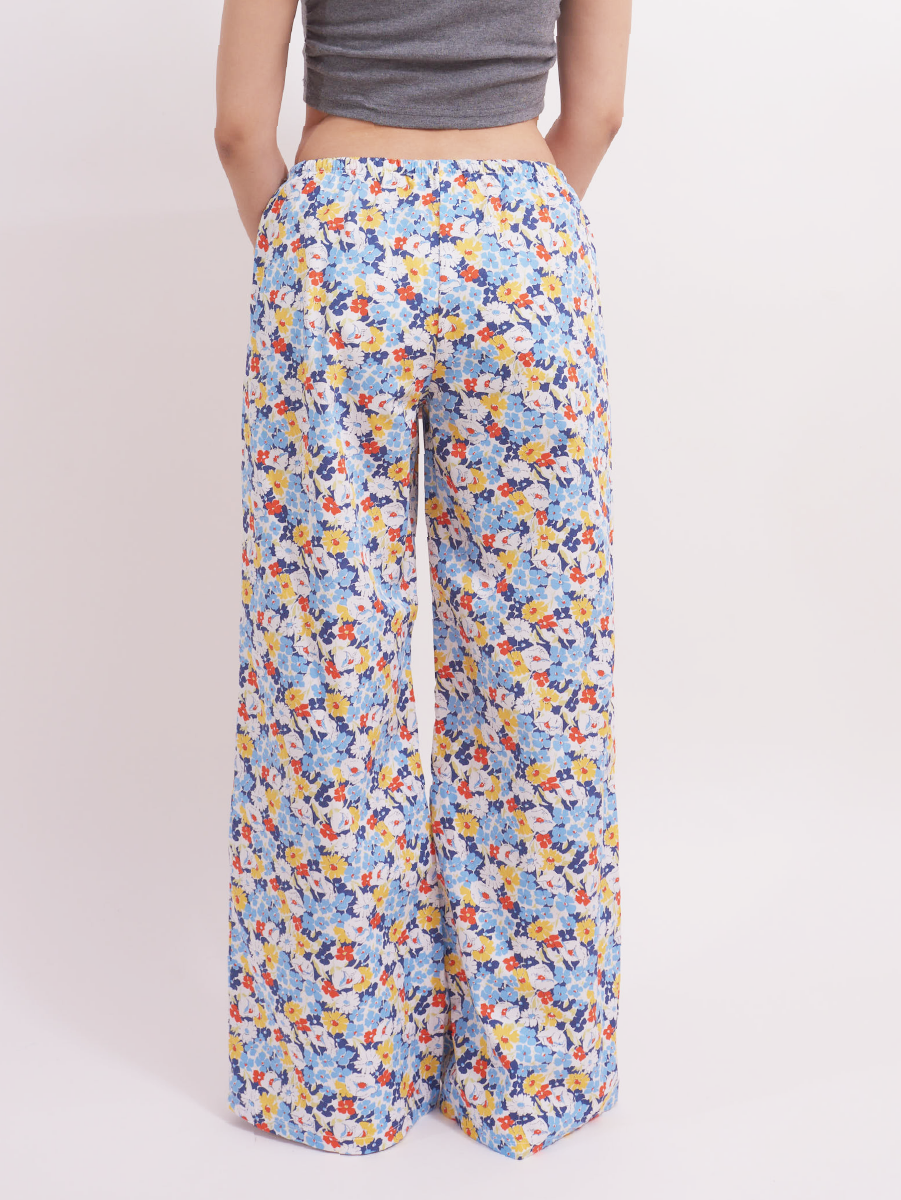 LOW-RISE WIDE-LEG Lounge Pants in Blue Ditsy Floral Print