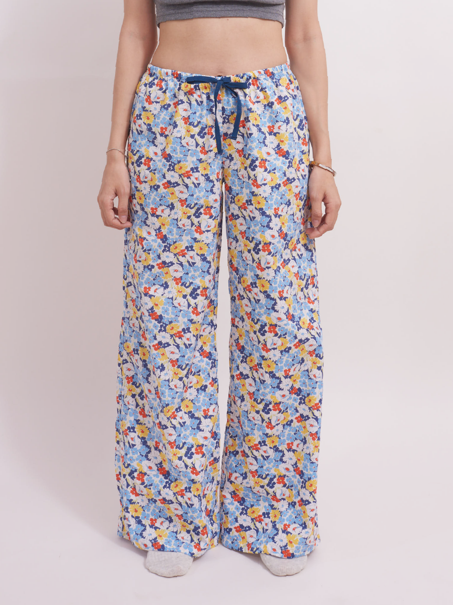LOW-RISE WIDE-LEG Lounge Pants in Blue Ditsy Floral Print